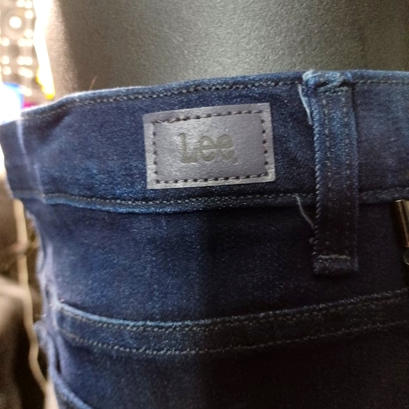 New Lee  Straight Legs Relaxed Fit Blue Jeans, Size 18 Long - Picture 6 of 16